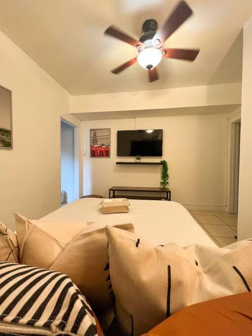 Cozy 1-Bedroom Rental In Miami Kültér fotó