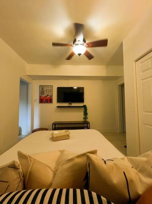 Cozy 1-Bedroom Rental In Miami Kültér fotó